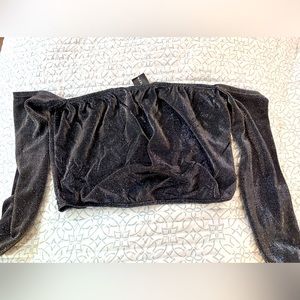 Off shoulder crop top club shirt